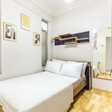 アパート Chic Flat W Balcony 5 Min To Dolmabahce Palace イスタンブール