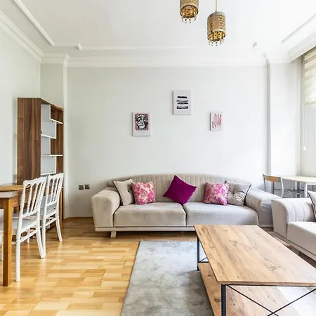 Chic Flat W Balcony 5 Min To Dolmabahce Palace *
